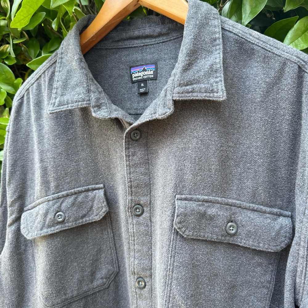 Men’s Patagonia button down - Picture 3 of 4